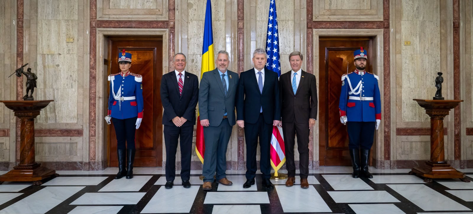 Întâlnirea ministrului Afacerilor Interne, Cătălin Predoiu, cu congresmanul Mike Rogers, președintele Comisiei pentru Forțe Armate din Camera Reprezentanților a SUA